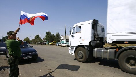 Rusijos &bdquo;humanitarinės pagalbos&ldquo; sunkvežimiai be leidimo įvažiavo į Ukrainos teritoriją.