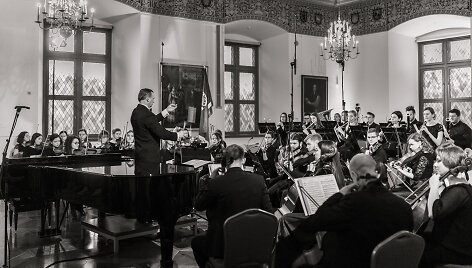 LMTA simfoninis orkestras ir dirigentas Martynas Sta&scaron;kus