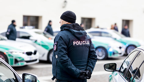 NATO viršūnių susitikimui policijos įsigytų automobilių perdavimo ceremonija