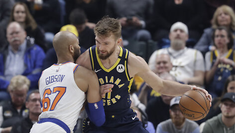 Domantas Sabonis prie&scaron; Taj Gibsoną