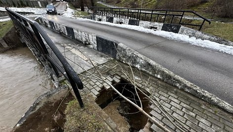 Tiltas per Imsrę uždarytas