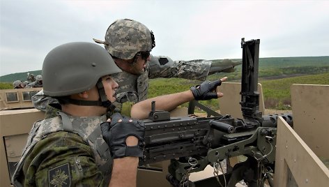 KASP karys tobulina šaudymo įgūdžius PANG poligone „Fort Indiantown Gap“, 2008 m.