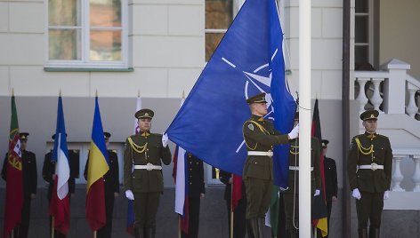 Vėliavų pakėlimo ceremonija.