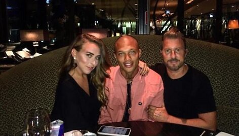 Chloe Green ir Jeremy Meeksas su savo vadybininku