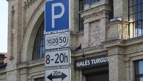 Automobilių stovėjimo vietos prie Halės turgaus