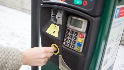 Mokėjimo automatai nuo sausio 1 dienos priims tik eurus.