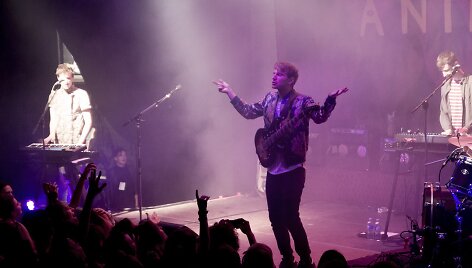 &bdquo;Glass Animals&ldquo; koncerto akimirka