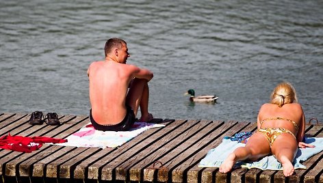 Žaliųjų ežerų pakrantes labiausiai mėgsta jaunimas.