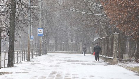 Trečiadienį Vilniuje gausiai sninga