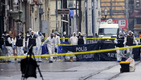 Policijos ekspertai dirba sprogimo vietoje