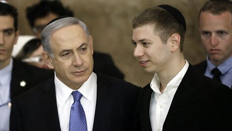 Benjaminas Netanyahu ir jo sūnus Yairas Netanyahu