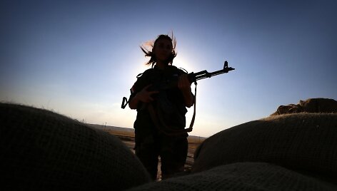 Kurdės, pasirengusios kovai su &bdquo;Islamo valstybe&ldquo;