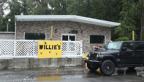 &Scaron;audynės &bdquo;Willie's Bar and Grill&ldquo; bare Sent Helenos saloje