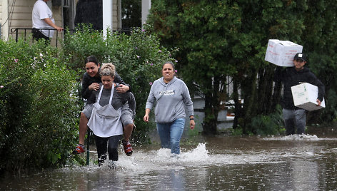 Niujorkas skęsta: dėl staigių potvynių paskelbta nepaprastoji padėtis