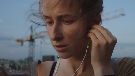 Kadras iš filmo &bdquo;Žmonės, kuriuos pažįstam&ldquo; (Just a Moment)
