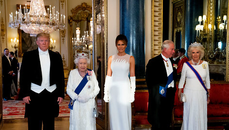 Donaldas Trumpas, Elizabeth II, Melania Trump, princas Charlesas su žmona Camilla