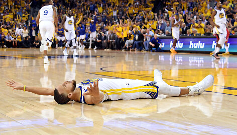 Stephenas Curry pelnė 35 ta&scaron;kus, vien per trečią kėlinį 18.