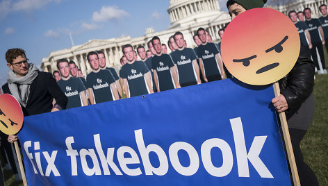 „Facebook“ socialinis tinklas priverstas kovoti su melaginga ir netinkama informacija