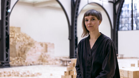 Lina Lapelytė, &bdquo;We Make Years Out of Hours&ldquo;, instaliacijos-performanso vaizdas