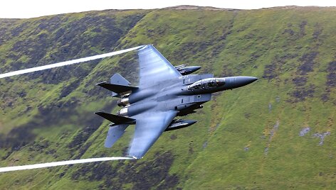 JAV karinių oro pajėgų naikintuvas F-15, i&scaron;skridęs i&scaron; bazės Leikenhite