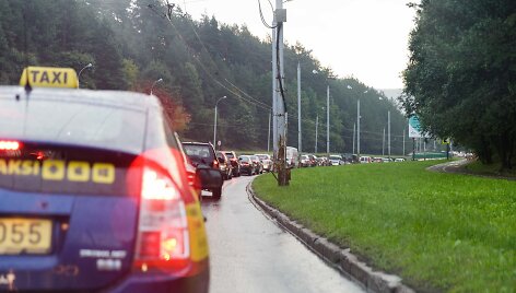 Spūstys vėl okupuoja sostinę
