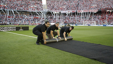 Prie&scaron; &bdquo;Copa Libertadores&ldquo; finalo mačą Buenos Airėse kilo chaosas