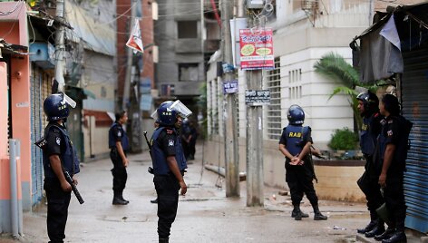 Banglade&scaron;e per policijos reisą nukauti 9 įtariami islamistai
