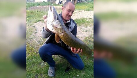 Dotnuvos seniūnijos Jaunakaimio gyventojas Arūnas Luko&scaron;evičius sugavo daugiau nei 6 kilogramus sveriančią plė&scaron;rūnę.