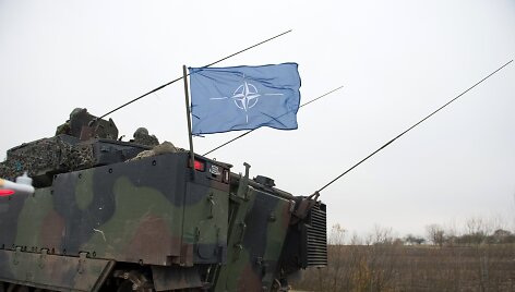 NATO vėliava
