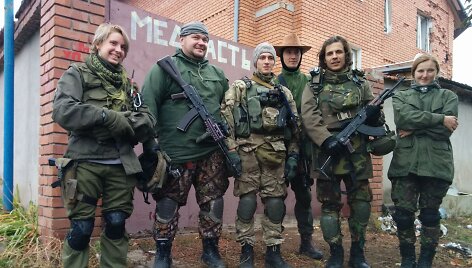 &bdquo;Pravyj Serktor&ldquo; medikų komanda Peskuose. Jana &ndash; kairėje.