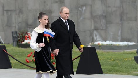 Vladimiras Putinas armėnų genocido 100-ųjų metinių minėjime.