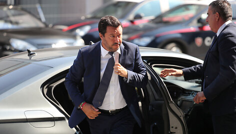 Vidaus reikalų ministras Matteo Salvini atvyksta į laidotuvių ceremoniją.