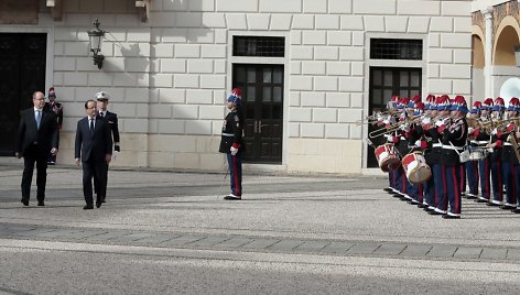 Apžiūrima Monako garbės sargyba Prancūzijos prezidento vizito metu