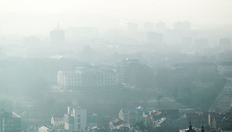 Vilnius paniręs į melsvą rūką