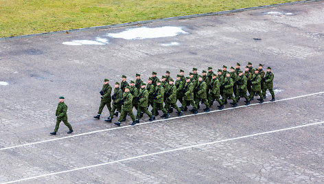 Šauktinių kasdienybė: kareivinės ir rikiuotės