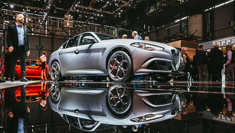 &bdquo;Alfa Romeo&ldquo; Ženevoje pademonstravo, kaip atrodo &bdquo;piktesni&ldquo; &bdquo;Stelvio&ldquo; ir &bdquo;Giulia&ldquo; modeliai