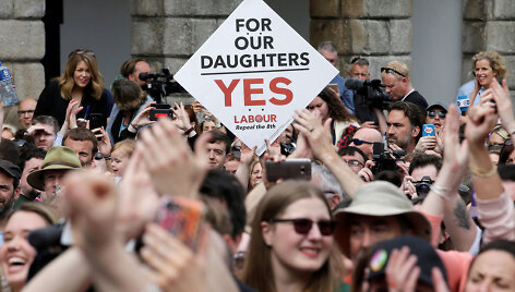 Abortų &scaron;alininkų džiaugsmas po laimėto referendumo Airijoje