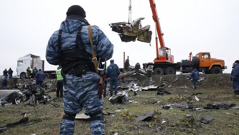 I&scaron; katastrofos vietos &scaron;alinamos &bdquo;Malaysian Airlines&ldquo; lėktuvo nuolaužos