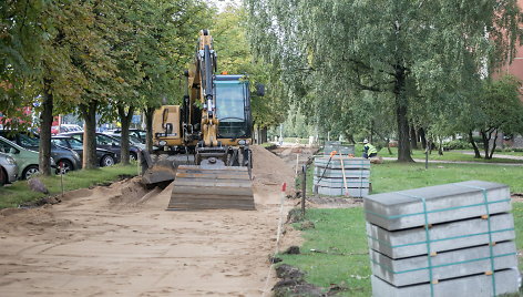 Tiesiamas naujas dviračių takas