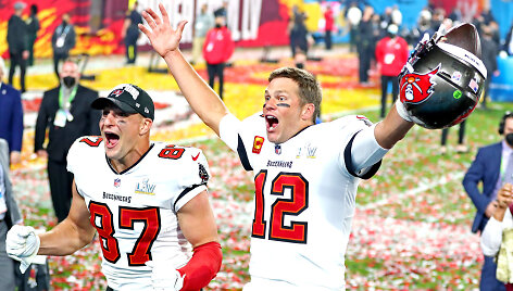 Robas Gronkowski ir Tomas Brady