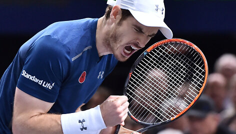 Andy Murray prie&scaron; Johną Isnerį