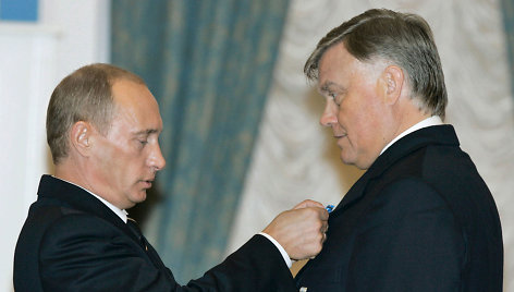 Vladimiras Putinas (kairėje) ir Vladimiras Jakuninas