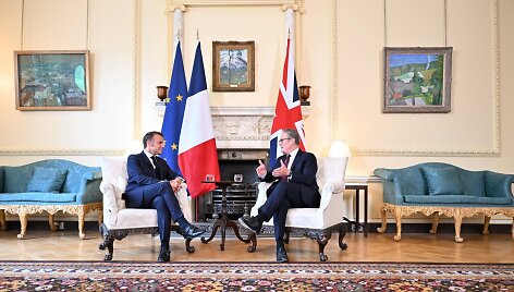 Emmanuelis Macronas ir Keiras Starmeris / JEANNE ACCORSINI/SIPA / JEANNE ACCORSINI/SIPA