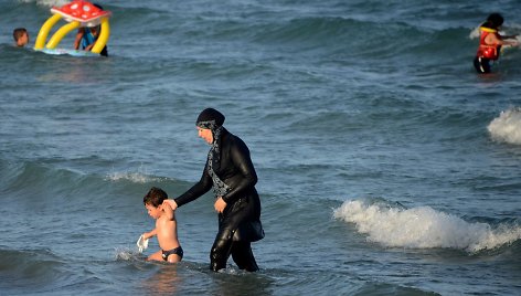 Musulmonių maudymosi kostiumėlis – burkini