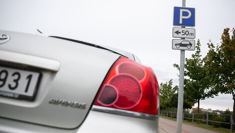 Automobilių stovėjimo aik&scaron;telės ženklas
