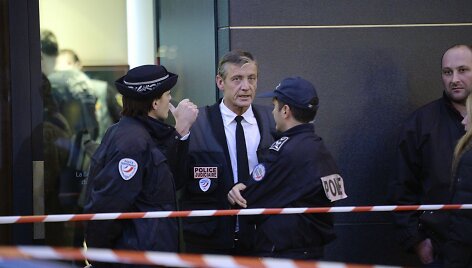 Policininkai prie apiplė&scaron;tos parduotuvės