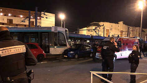 Paryžiaus priemiestyje per retą tramvajaus avariją sužeista 12 žmonių