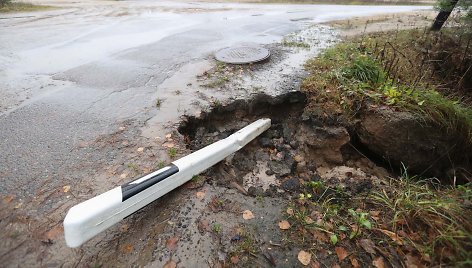 Senasis kelias nuo Karoliniškių link Salotės ežero