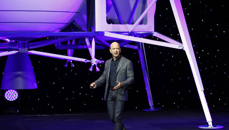 Jeffas Bezosas pristato &bdquo;Blue Origin&ldquo; planus
