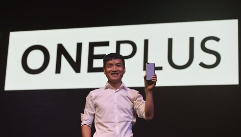 Bendrovės vadovas Pete'as Lau pristato &bdquo;OnePlus 5&ldquo;